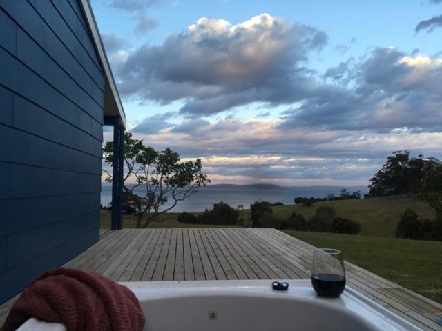 The Woolshed And Farmhouse Blue, Bruny Island Barnes Bay Экстерьер фото